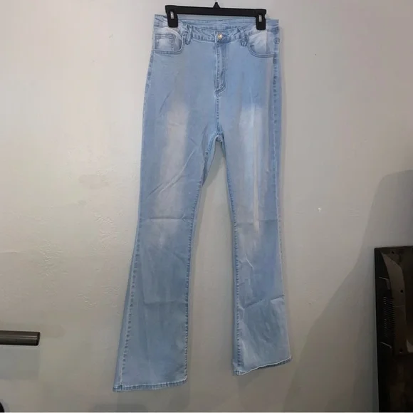 Shein Flare Light Wash Stretchy Women’s Jeans - Picture 2 of 9